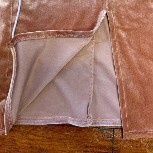 💎2/$20💎 SOFT PINK VELVET DRESS - Picture 3 of 10